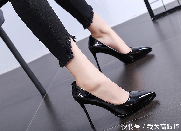 性感针子跟高跟鞋，泡吧女孩最爱的款式