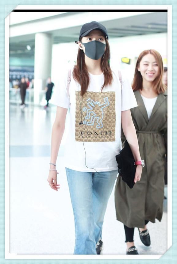 当陈数和关晓彤同穿白T配仔裤,才知道年龄和气质哪个更重要!