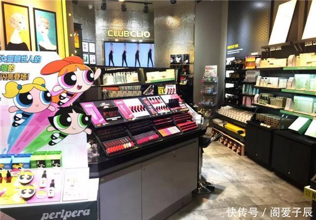 「花言巧语」女人买鞋时,别随意对导购说这3“句话”,小心自己“坑”自己!