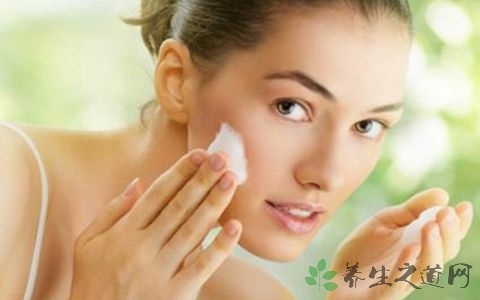 练什么瑜伽能帮助脸部肌肤紧致