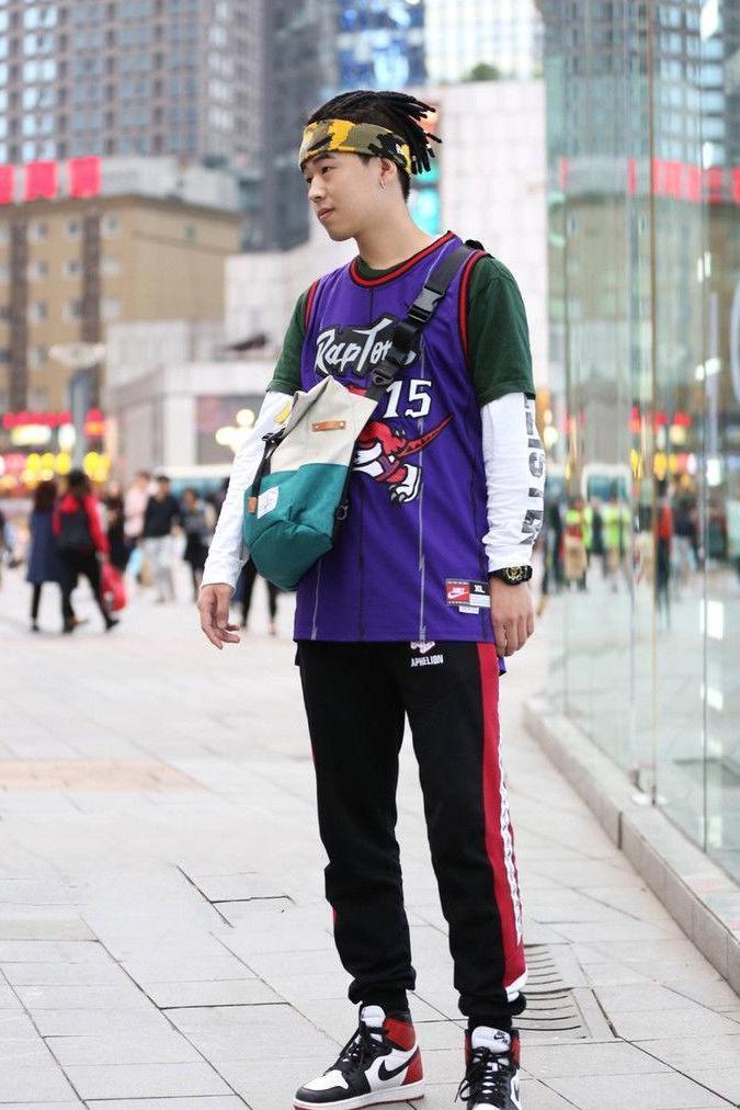 大长腿+马甲线, 美女一身极简配色健康风look慵懒自然