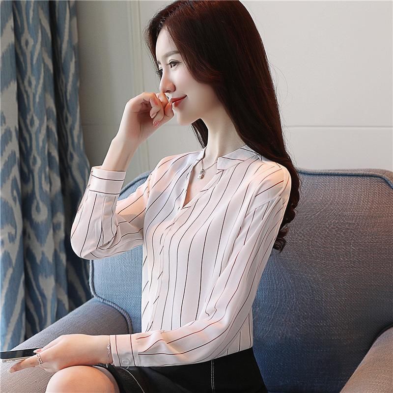 10款大方得体的初秋上衣，穿着舒适有型又减龄，70后穿更嫩美