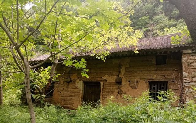  房子■农村的瓦房大量闲置，城里人难以居住，但有解决办法吗？