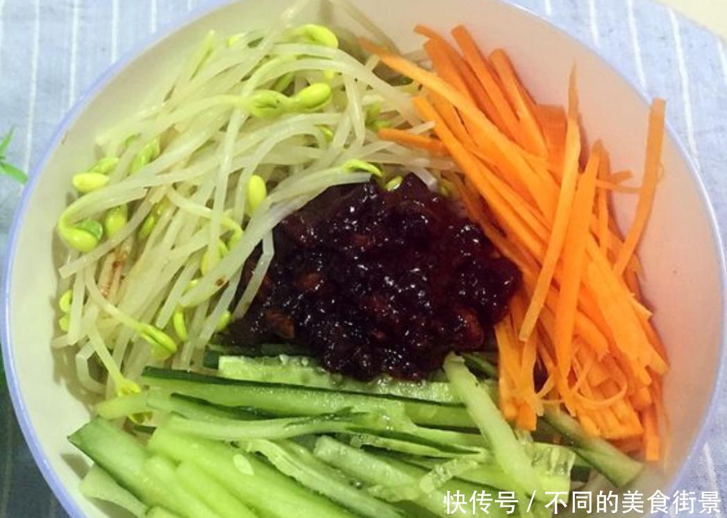 老北京炸酱面炸酱的做法,酱香浓郁,味道不比面