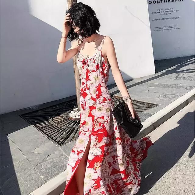 给我一条这样的吊带裙，我带你玩转整个夏天!