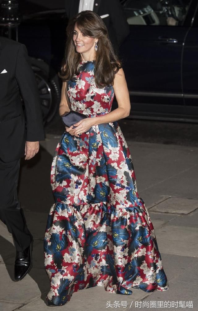 凯特王妃爱上“连衣裙”！绸缎礼服显贵气，唯独图6很像打工妹！