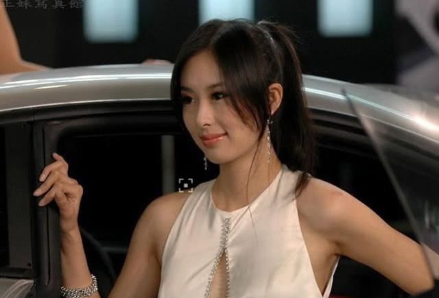 嫁富豪相夫教子,豪华座驾更吸睛