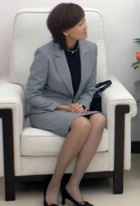 各国第一夫人穿丝袜:安倍昭惠保守，65岁的她仍穿黑丝袜不服老!