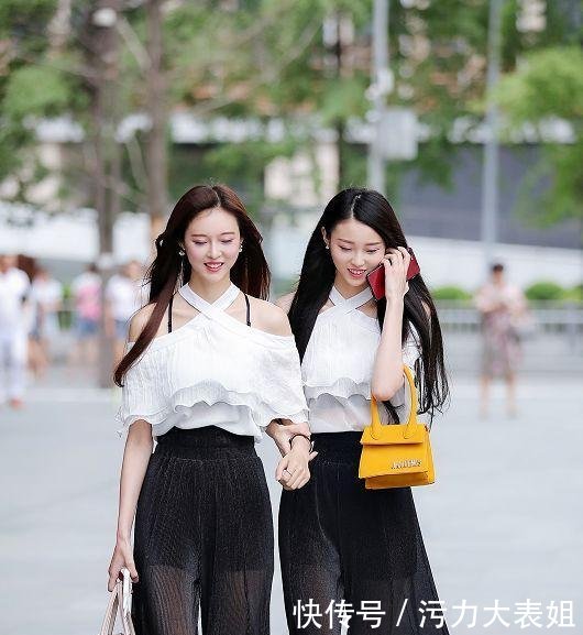 路人街拍，小姐姐长相甜美，配上高跟鞋，气质优雅让人难忘记