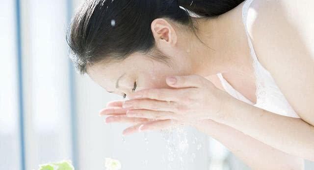 祛粉刺方法大合集!不论是黑头还是白头粉刺都让它头也不回的跑