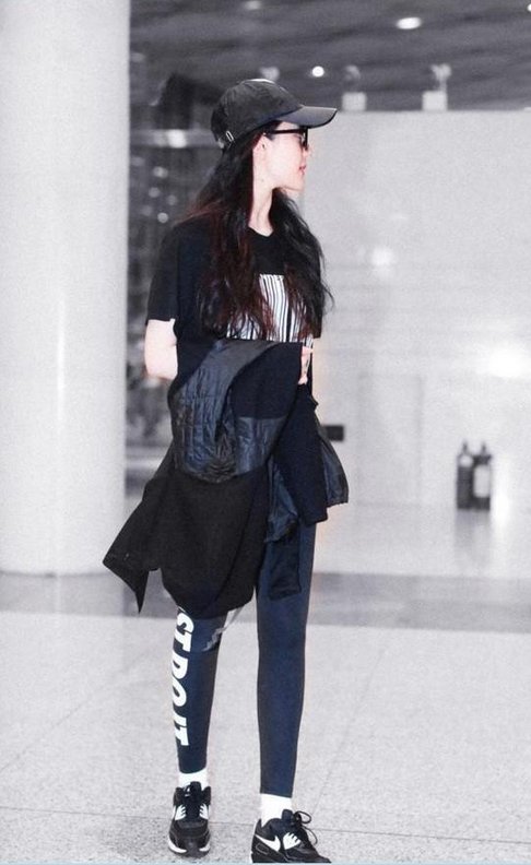 当谢娜与刘亦菲同框秀腿，网友:放开那跑步机，让我来