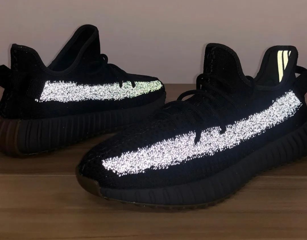 「反光」被炒到9000的Yeezy350反光版黑天使曝光,AJ1低帮北卡蓝来袭!