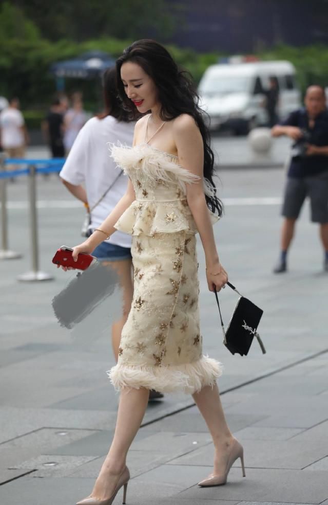 「套裙」蕾丝毛边套裙的窈窕妹子, 只能说美艳不可方物