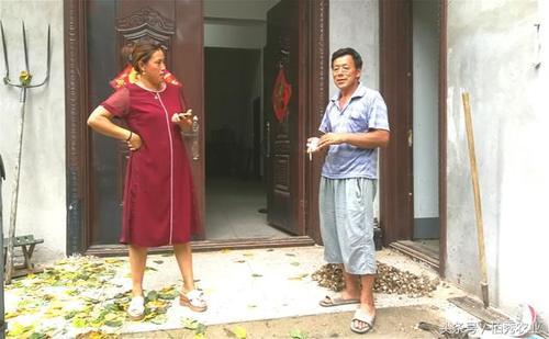 农村大姐种植一种赚钱的作物,鲜品卖2元一斤,