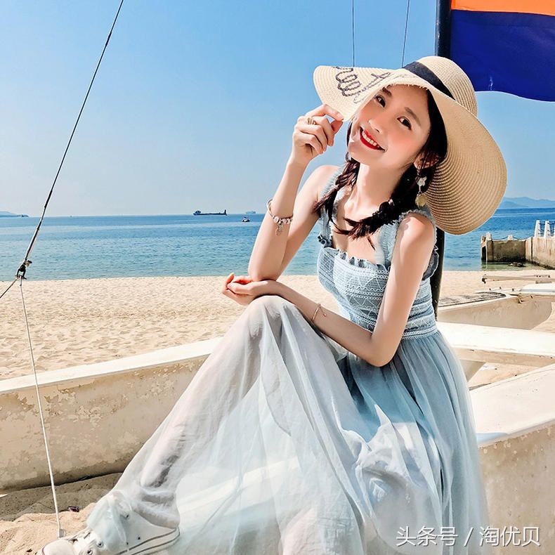 清凉一夏的度假装扮，秀出迷人的小蛮腰，玩转出性感女人味