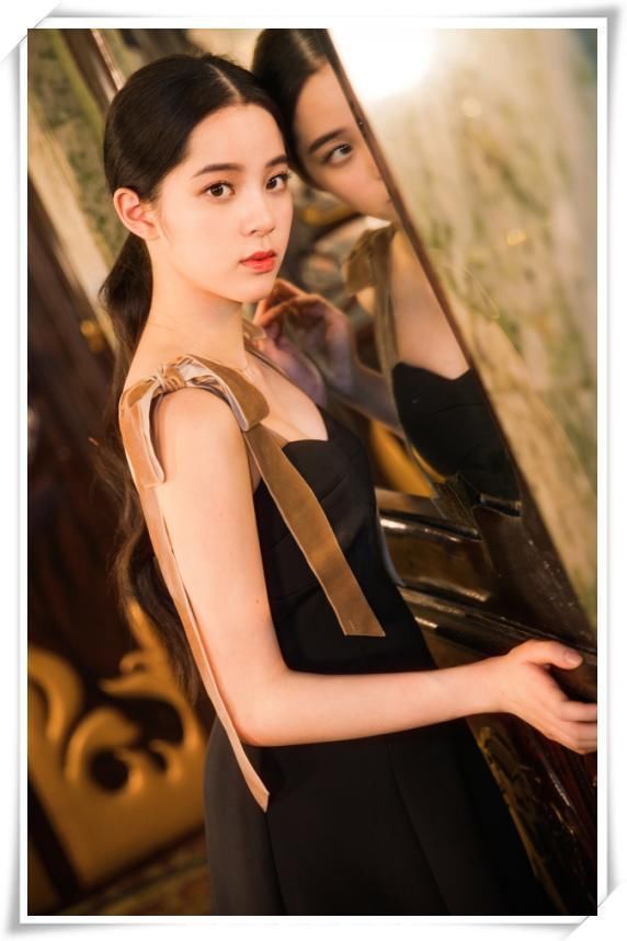 欧阳娜娜厉害！一袭吊带裙满屏女人味，网友直呼：好想做你男朋友