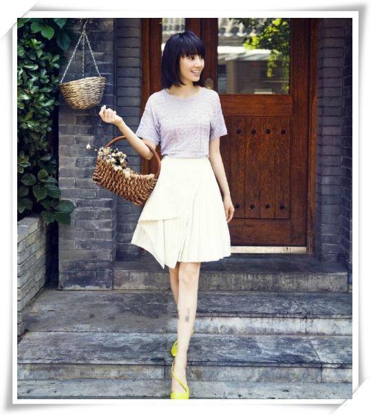 女神袁泉终于开窍了，穿A字裙配尖头鞋，网友：瞬间嫩了20岁！