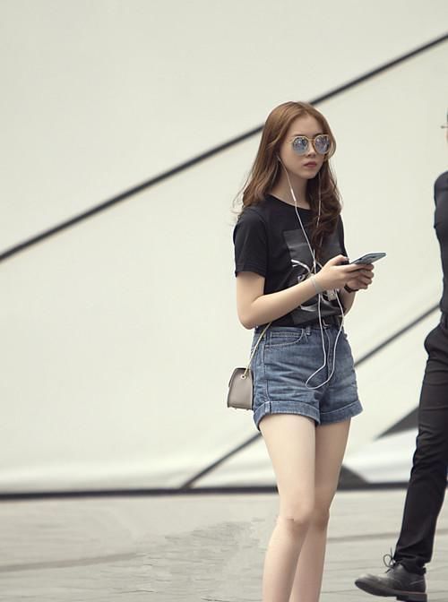 「身搭配一」路人街拍:衣品好的姑娘,身上总是有一种独特的魅力,美极了