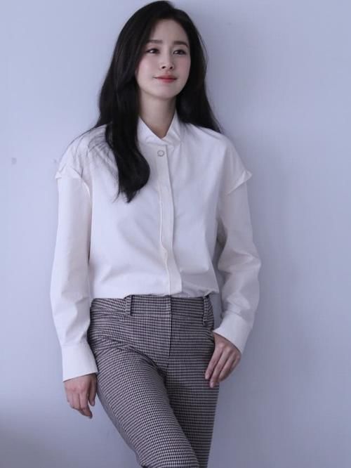  「颜美」Rain娇妻2胎后更减龄，演绎4套职场风真气质，配少女颜美到认不出