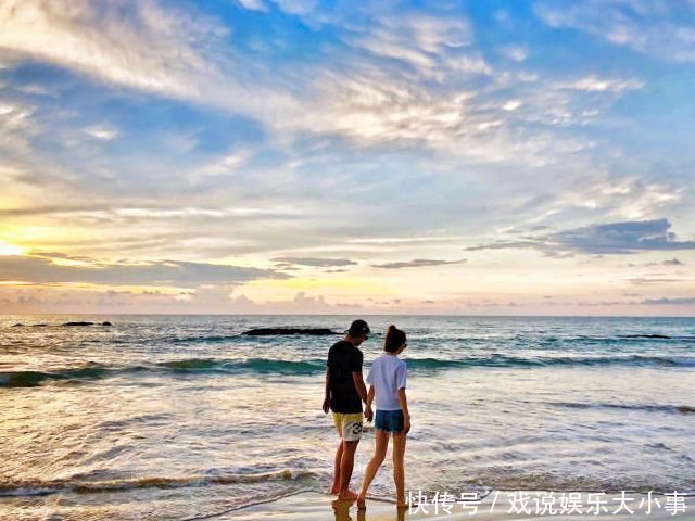 景甜张继科现身澳门游玩,穿情侣装十指相扣,网友:谣言不攻自破!