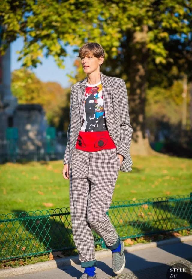  [适合]是时候穿西装＋T恤了，让你美爆整个春天！