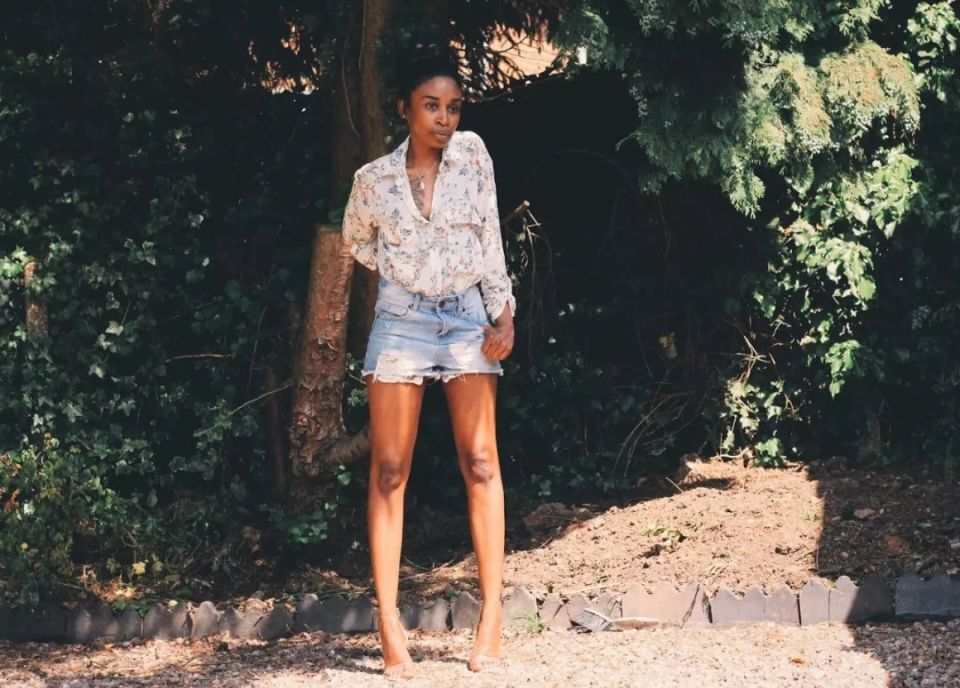 一双看不见的高跟鞋火了!这应该是我们和时尚距离最近的一次了吧?