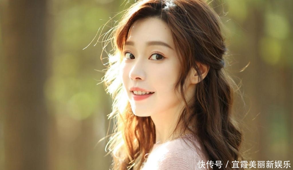  【写真】美女街拍：优雅知性美女丽质清爽写真