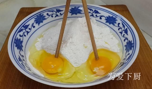  [香甜]面包别再烤着吃了，锅里一焖，比蛋糕香甜好吃，新手也能一次成功