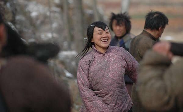  『部电视剧』从赵薇、巩俐、范冰冰，原来这么多女明星都演过村妇