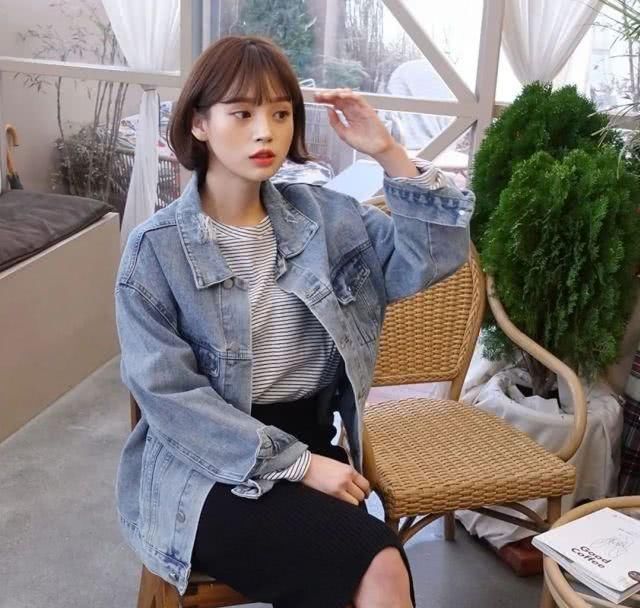  「碎花裙」“毛衣”失宠了2020就要穿着4件薄外套＋裙子搭配好看＋气质