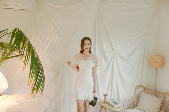 女神孙允珠，融雪花蒲温暖缦纱波点鱼尾裙