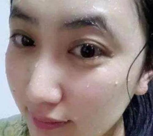 很多人不知道，每天睡前一抹点“它”，30天让你肌肤雪白乳霜祛斑