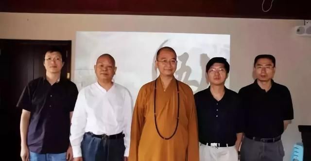 他曝光假疫苗遭遇“死亡威胁”，如今却皈依佛门