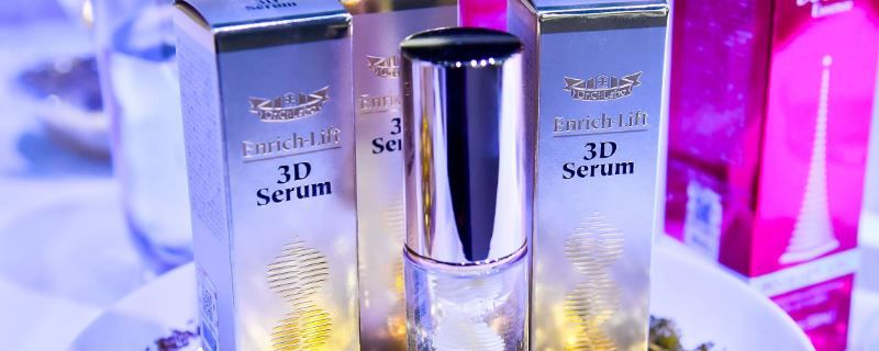 「够让你的皮肤」先抹精华还是用乳液