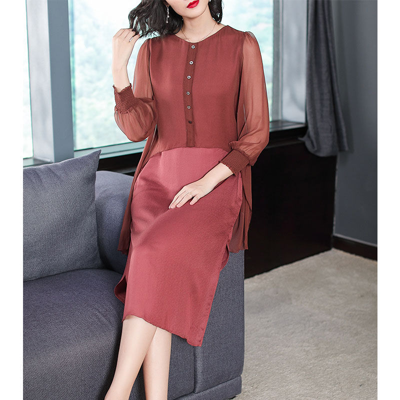 我50岁了，但我喜欢这样穿，高雅裙+尖头鞋，个个叫我美女