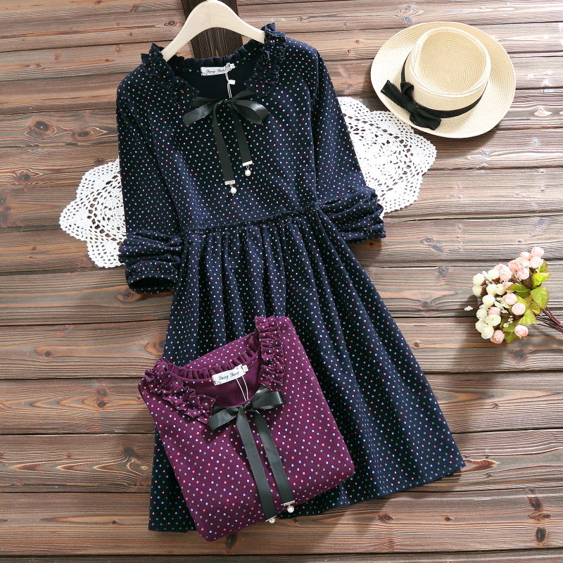 老婆不算漂亮，但很会打扮!入秋一身棉麻+白鞋，都夸她年轻貌美