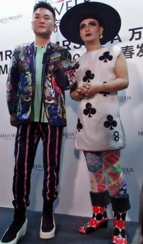 “小虎队”陈志朋时装周造型奇葩放飞自我，网友纷纷说道辣眼睛