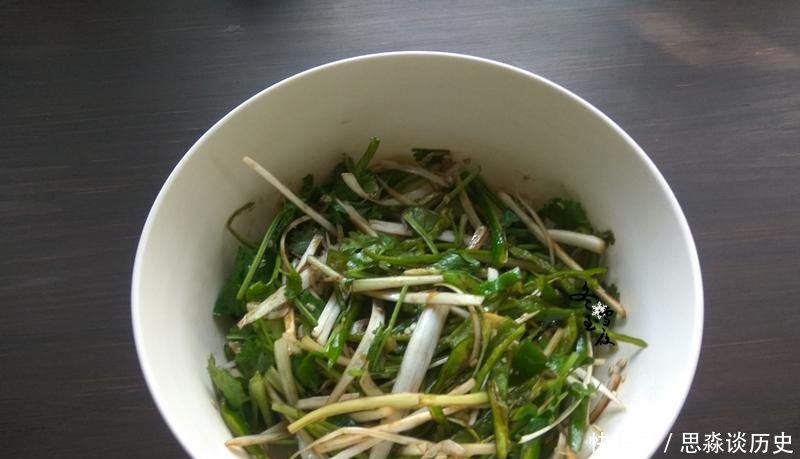  『口味』据说是“东北王”张作霖很爱吃的一道菜, 鲜辣爽脆, 口味火爆