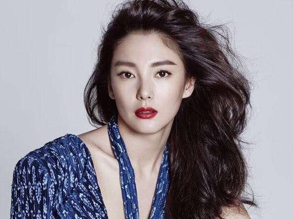 网络暴力何时停止?张雨绮直播怒斥，王嘉尔微博痛斥博主恶意造谣