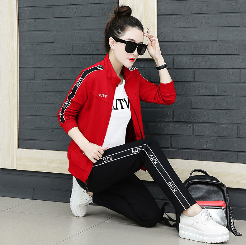 竟想不到!今年居然主流“金丝绒套装”,妈妈中秋穿回家人人夸