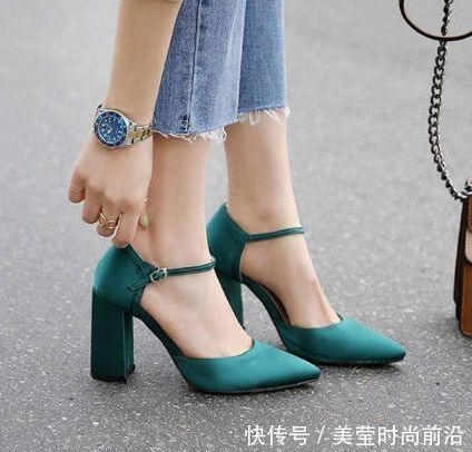 高跟鞋这样穿，女人性感姿势火起来