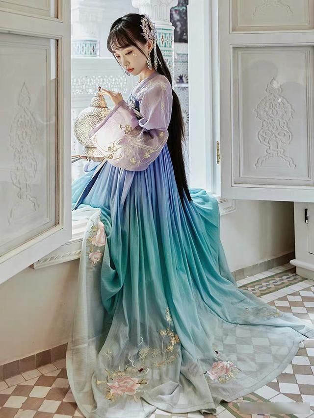  「花神」汉服：牡丹国色适合婚嫁，花神祭，雀灵仙气