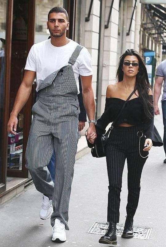 卡戴珊金大姐竟这么性感！亮片裙这么紧都穿得下，确定是152cm？