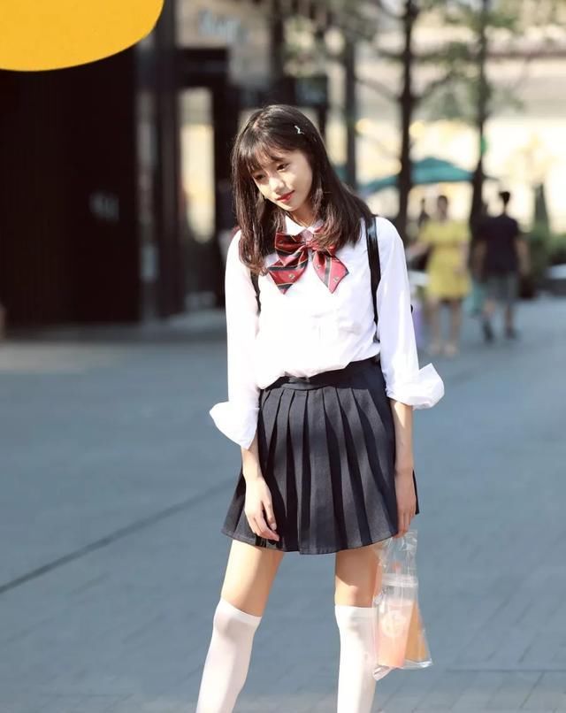  『条纹衬衫』衬衫+半裙=今春流行新穿法,时髦显高显腿长,特有范儿!