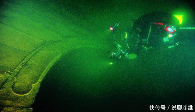 此地建电站淹没30万亩良田，50年后，潜水员发现一石碑引大风波