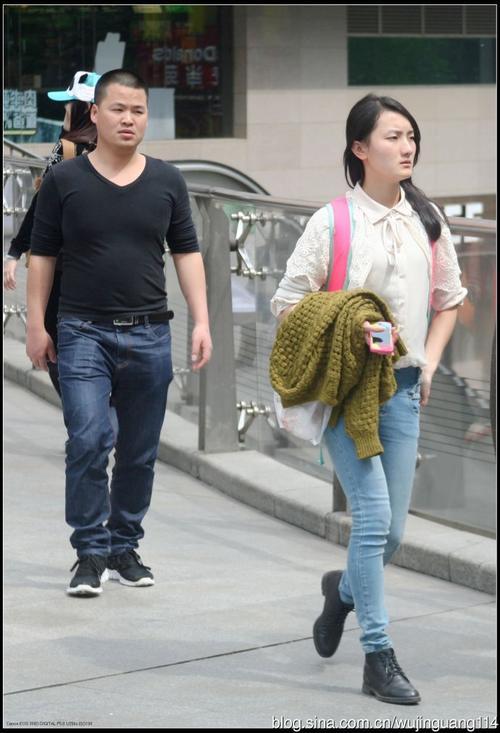 街拍:早春成都春熙路的时尚男女(图)