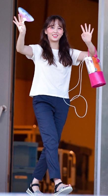 “美人胚子”金所炫爆肥,手拿扇子水壶似大妈,网友:已经脱粉!