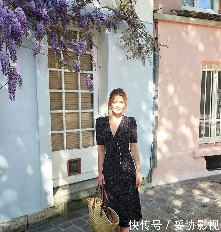  「复古」今夏流行纽扣裙，时髦又复古，穿上才知道它有多美！