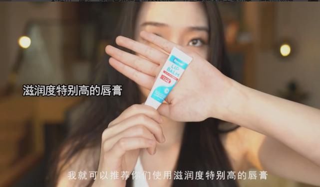  『补妆』纸巾按压吸油纸，棉签蘸面霜除眼晕，润唇膏卸唇膏，必学补妆大法