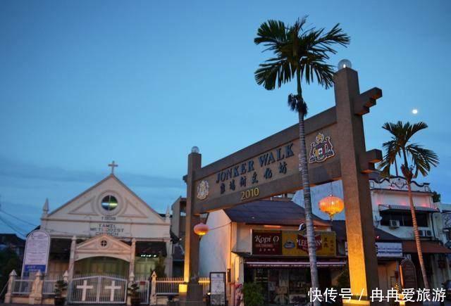 一个名字比中国还要中国的外国城市, 因一道海峡举世闻名！